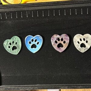 Beautiful Natural Heart-Shaped Paw Print Crystal Stones (1 Piece)